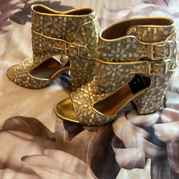 Gorgeous gold and white ankle boots. Excellent condition. 4 inch heel - Picture 2 of 7